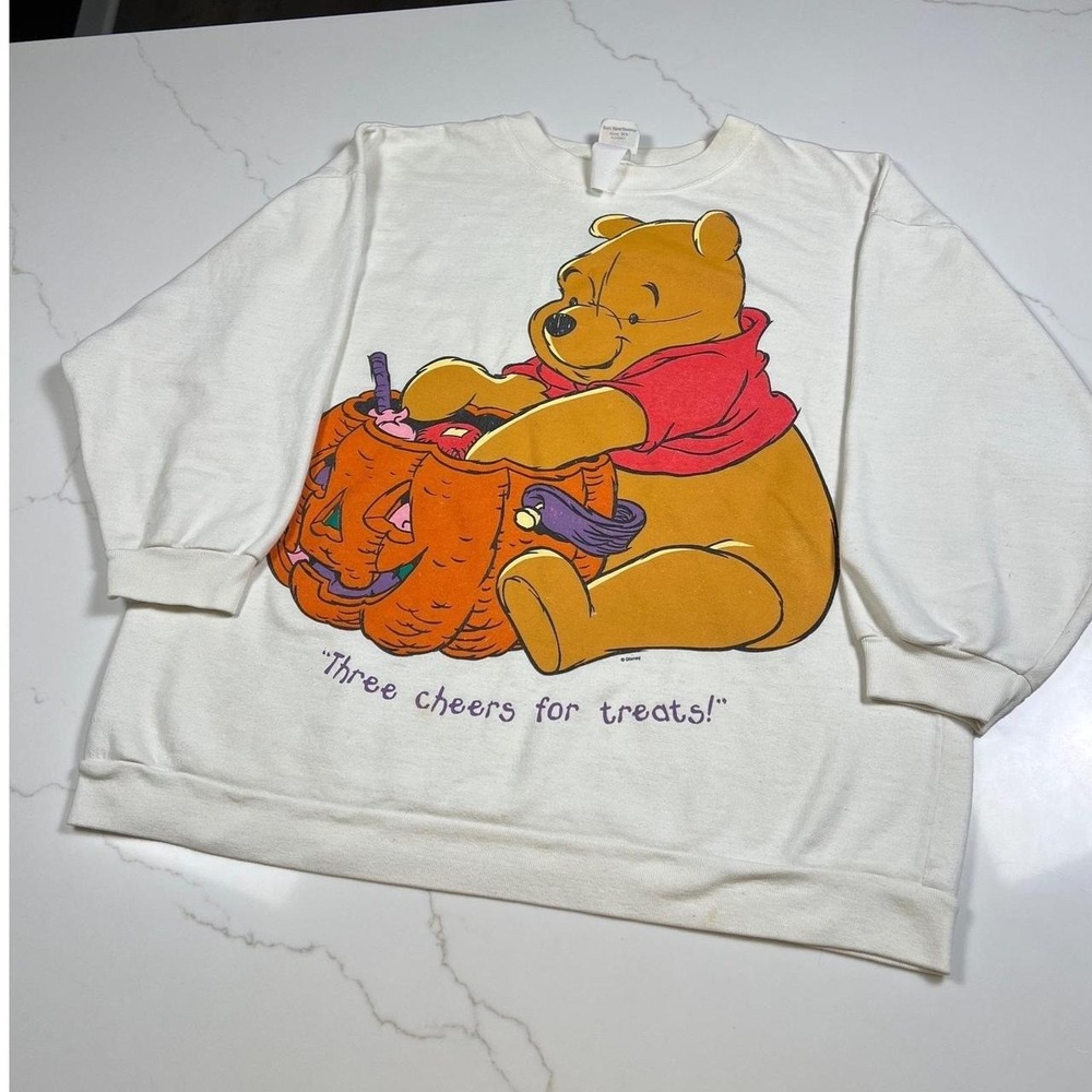 Disney Winnie the Pooh Sweatshirt Womens Vintage Halloween Pumpkin Cream 90s